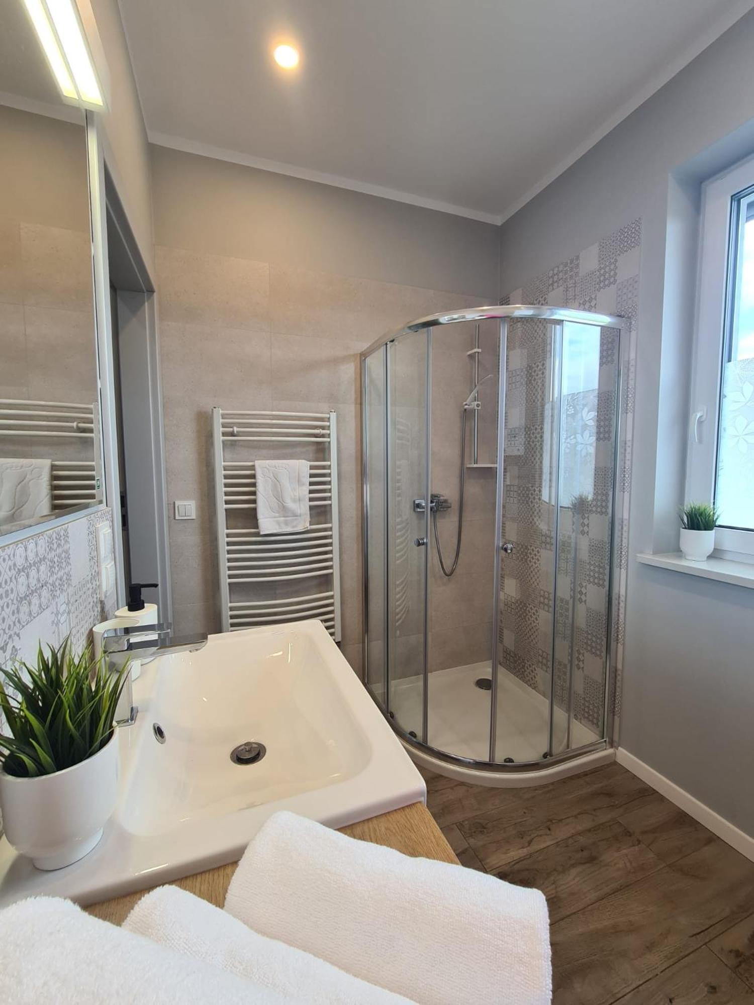 Apartamenty "La Villa" Superior II Z Dwoma Sypialniami, Balkonem, Parkingiem, Blisko Centrum Kudowa Zdroj Ngoại thất bức ảnh